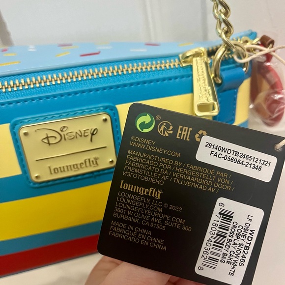 Loungefly Disney Snow White Cake Crossbody - Picture 3 of 5